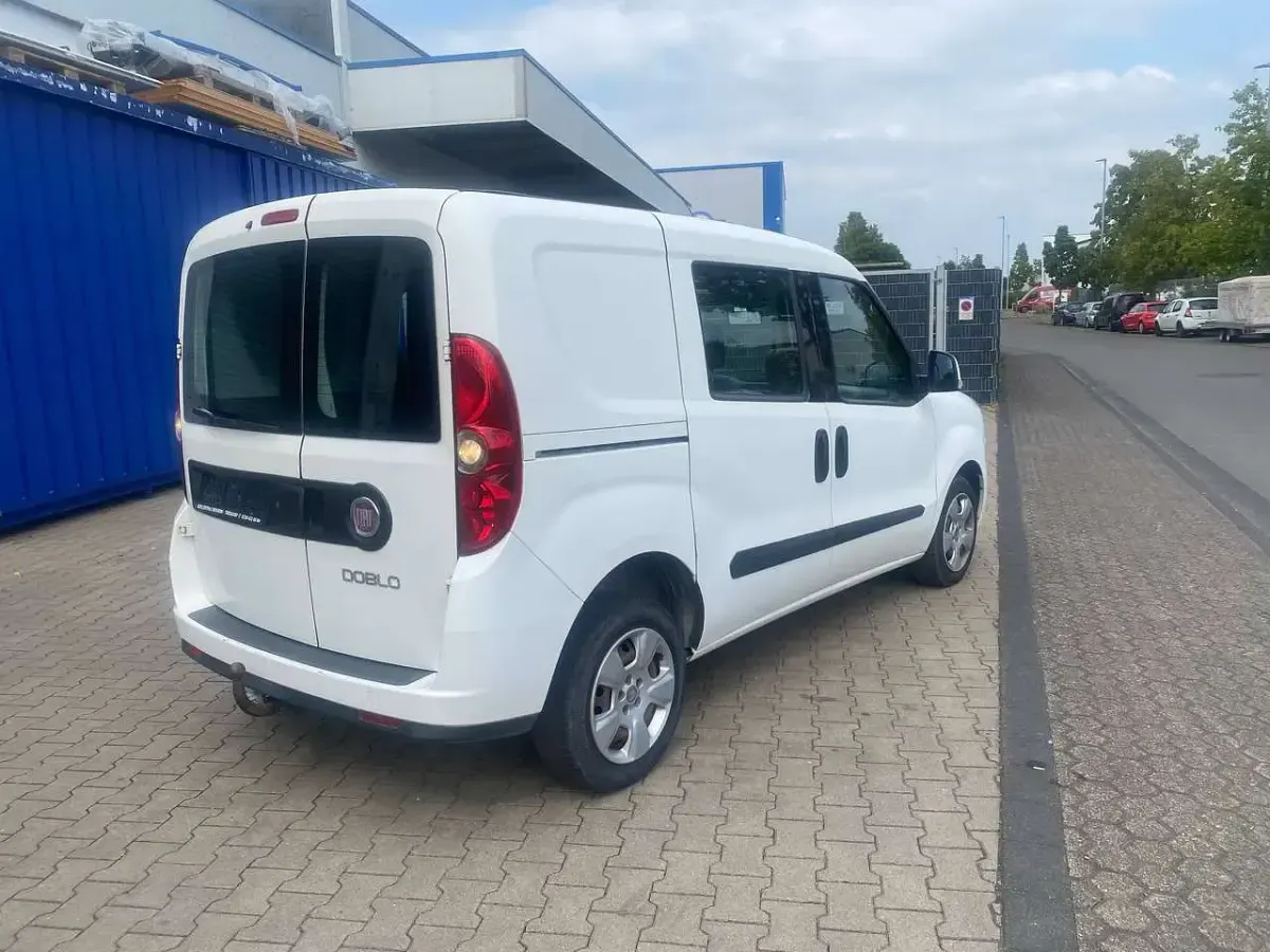 Gebraucht Fiat Doblò 90 PS (66 kW) 2010 Weiss Van / Kleinbus