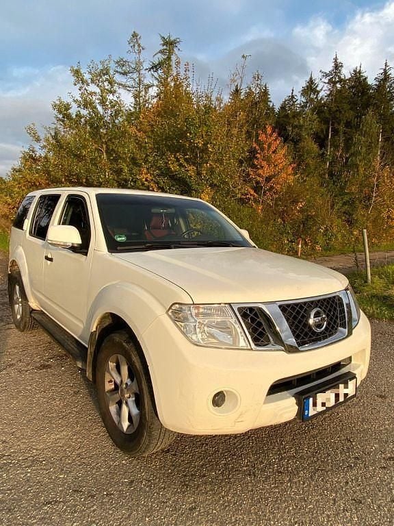Weiß Gebraucht 2011 Nissan Pathfinder XE SUV | 5.800 € (Superpreis) - Bild 1/4