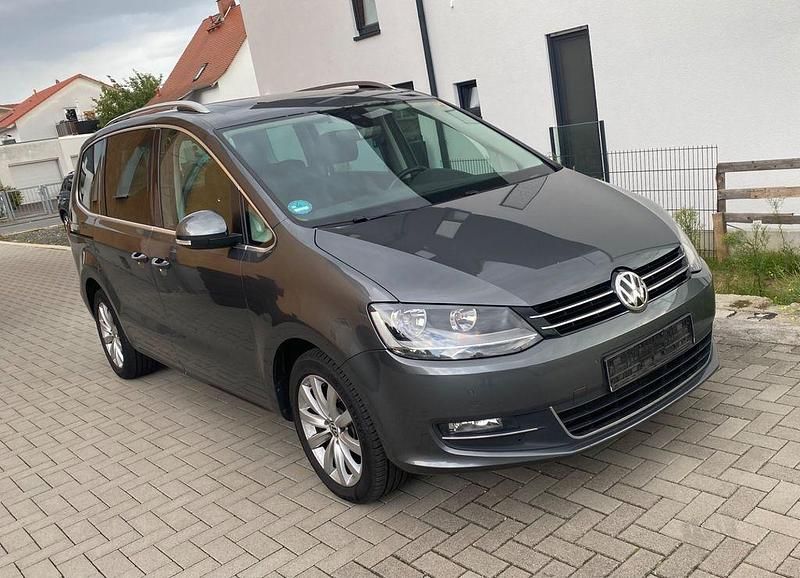 Indiumgrau Gebraucht 2019 VW Sharan Highline Van / Kleinbus | 19.900 € (Superpreis) - Bild 1/4