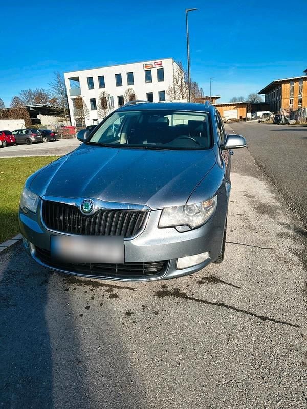 Gebraucht Skoda Superb 160 PS (117 kW) 2010 Grau Kombi