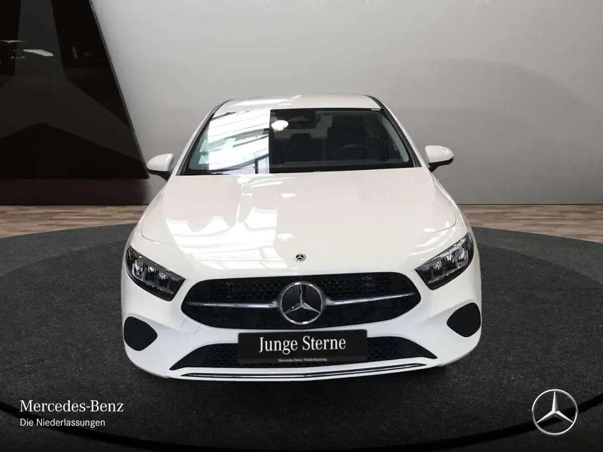 Gebraucht Mercedes A200 Advanced 163 PS (119 kW) 2025 Weiß Limousine