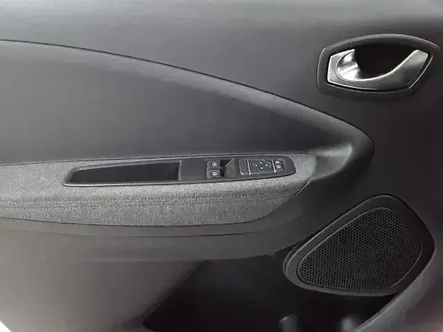 Second-hand Renault Zoe Evolution 80 kW (110 CP) 2023 Alb Hatchback
