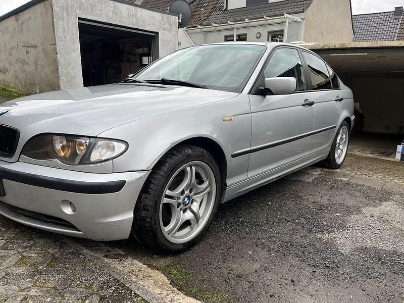 Gebraucht BMW 320 150 PS (110 kW) 2002 Silber Limousine