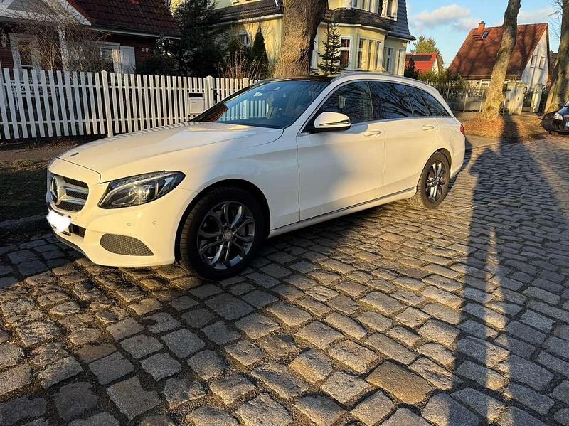 Weiß Gebraucht 2015 Mercedes C250 Avantgarde Kombi | 17.499 € (Fairer Preis) - Bild 1/4
