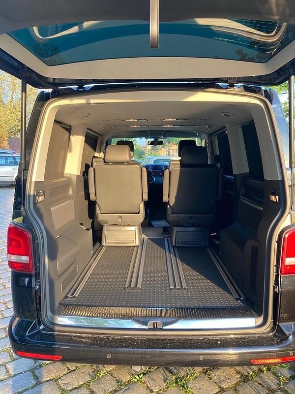 Second-hand VW T5 132 CP (97 kW) 2015 Negru Van