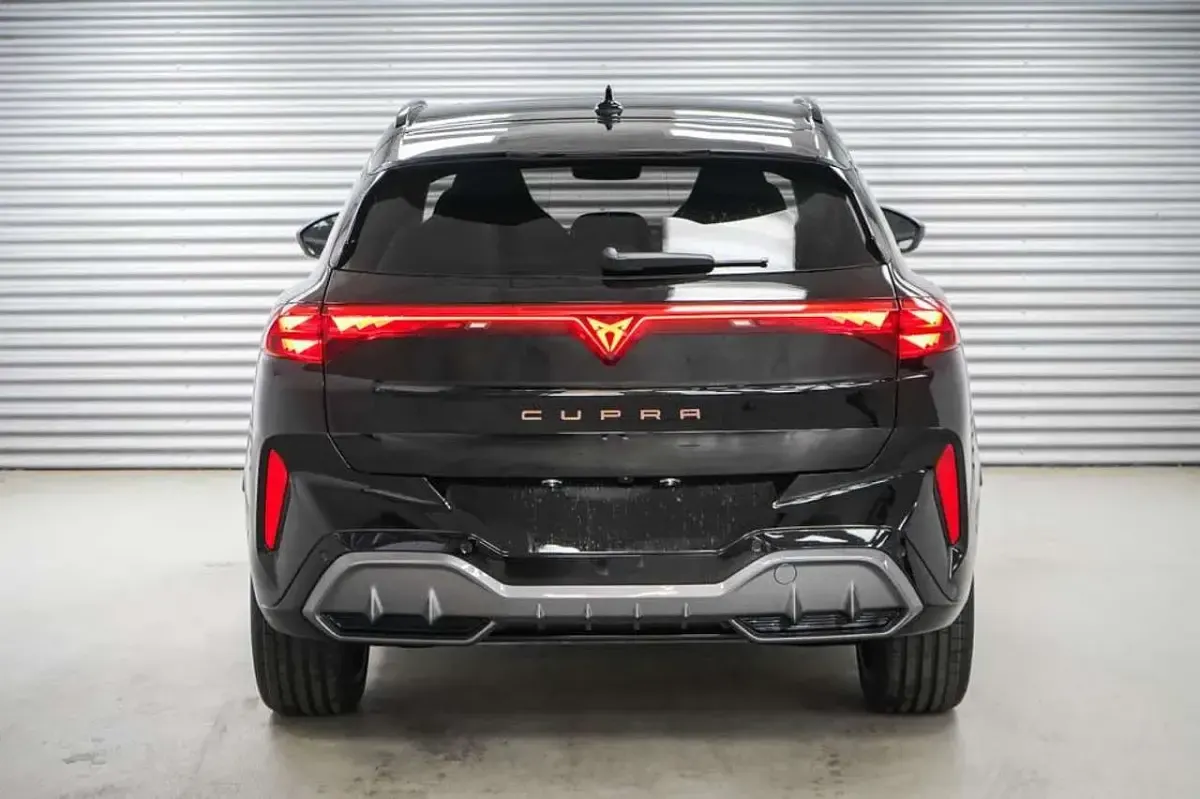 Neu Cupra Terramar VZ 265 PS (194 kW) 2025 Midnight black metall... SUV
