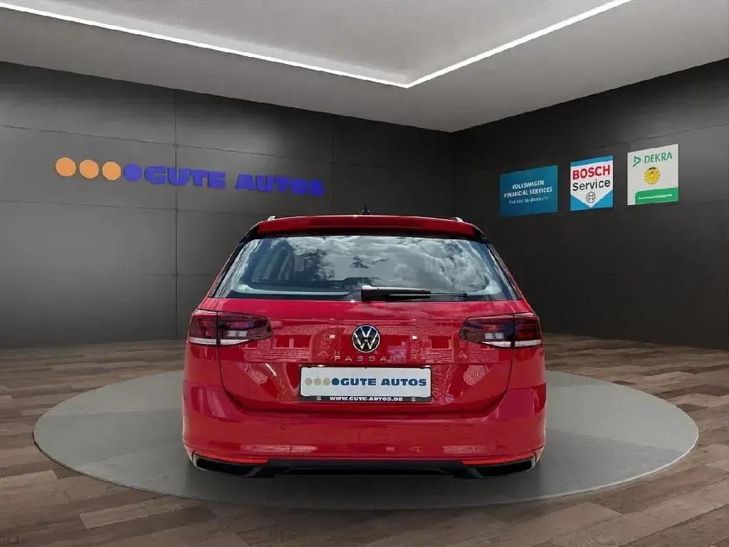 Gebraucht VW Passat Business 122 PS (89 kW) 2023 Tornadorot Kombi