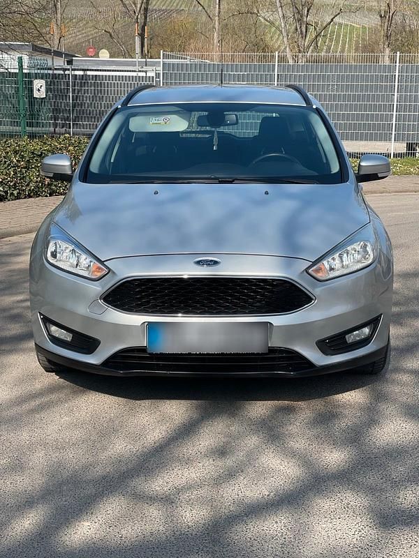 Gebraucht Ford Focus 120 PS (88 kW) 2015 Silber Kombi