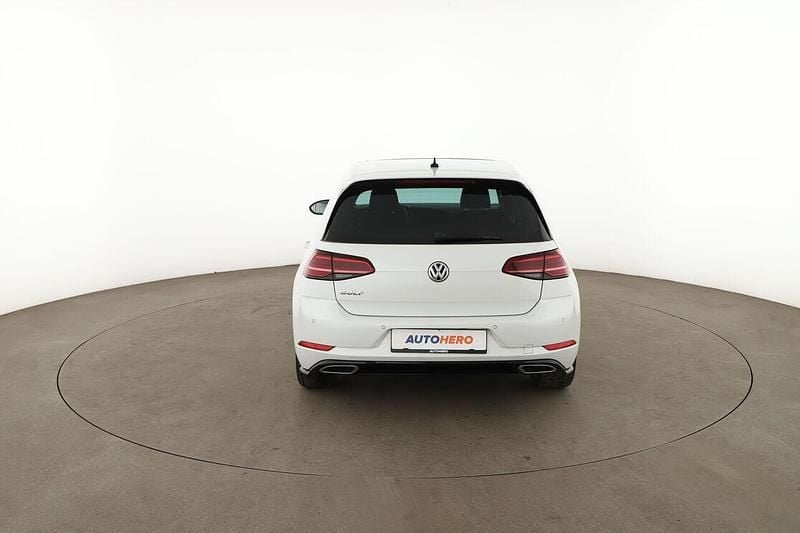 Gebraucht VW Golf VII Highline 150 PS (110 kW) 2019 Weiß Limousine