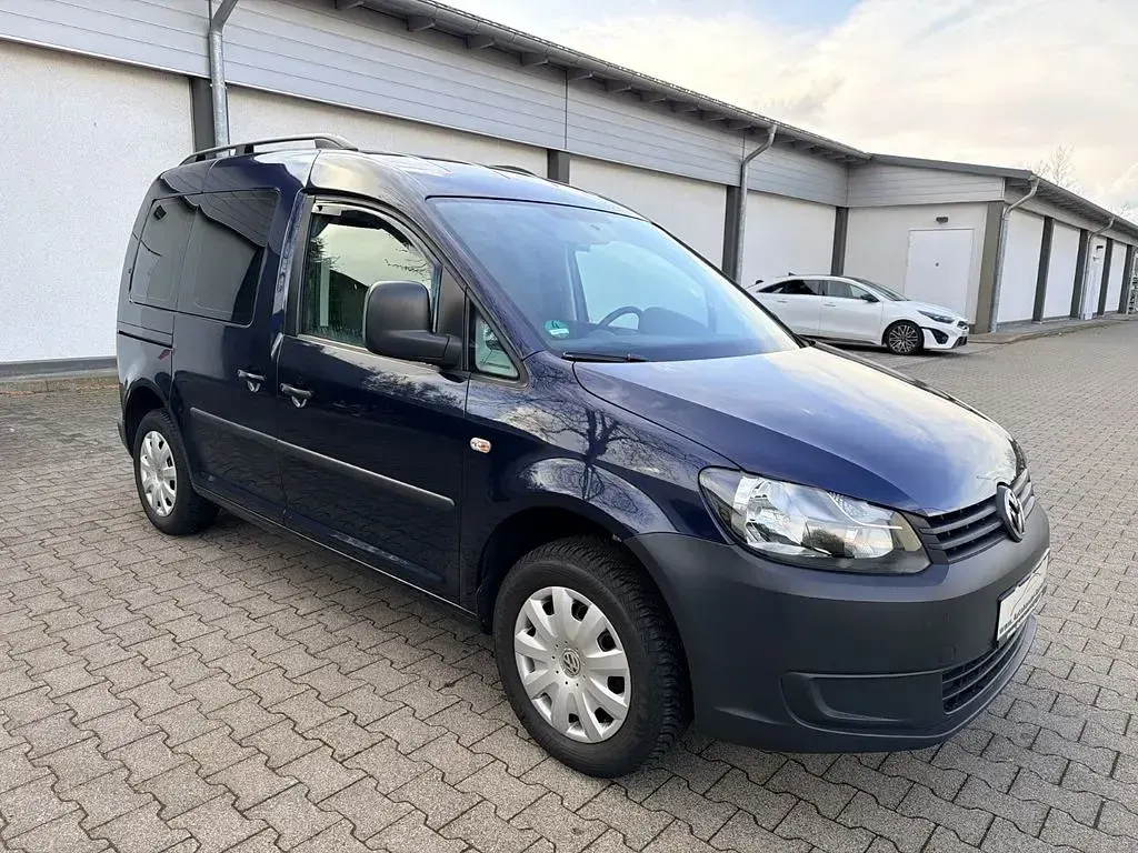 Second-hand VW Caddy Startline 105 CP (77 kW) 2011 Albastru Monovolum