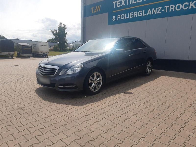 Gebraucht Mercedes E200 Avantgarde 136 PS (100 kW) 2012 Grau Limousine