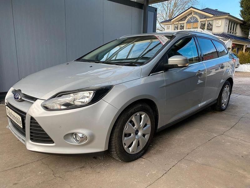 Gebraucht Ford Focus 125 PS (91 kW) 2012 Silber Limousine
