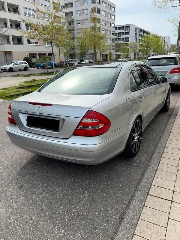 Usata Mercedes E240 2002 Grigio Utilitaria