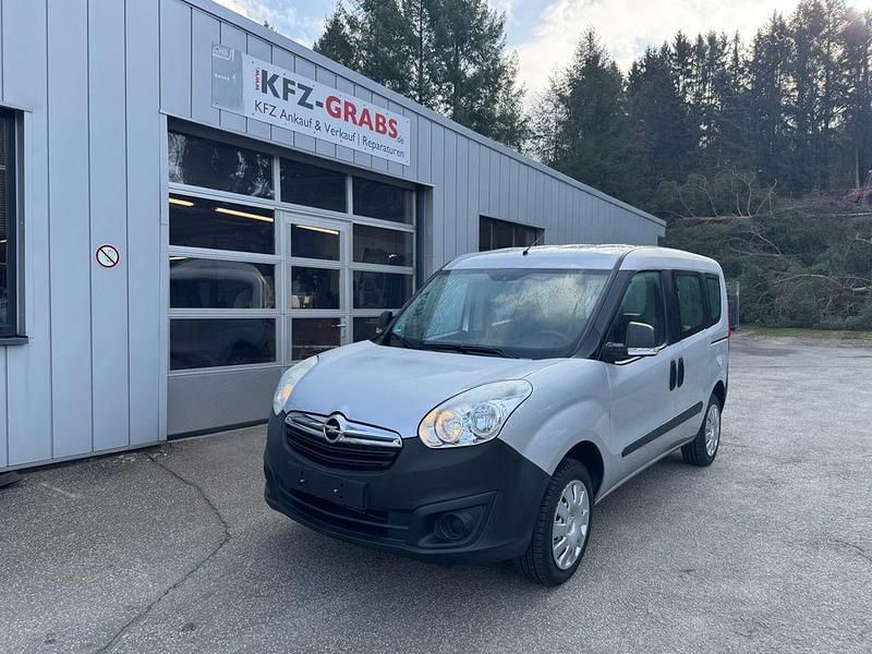 Gebraucht Opel Combo Selection 95 PS (69 kW) 2017 Silber Van / Kleinbus