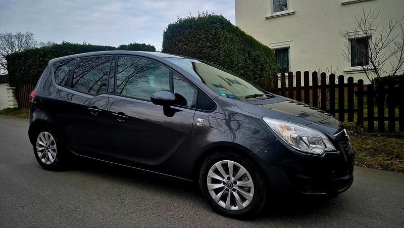 Gebraucht Opel Meriva 131 PS (96 kW) 2012 Grau Van / Kleinbus
