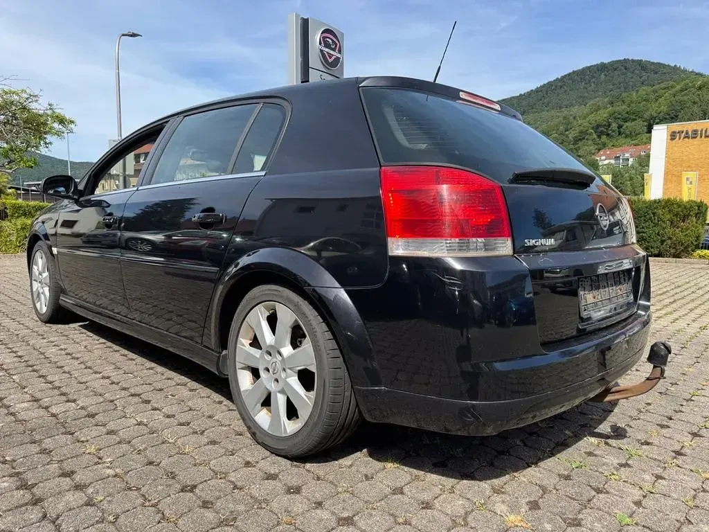Gebraucht Opel Signum Edition+ 140 PS (102 kW) 2007 Schwarz Kleinwagen