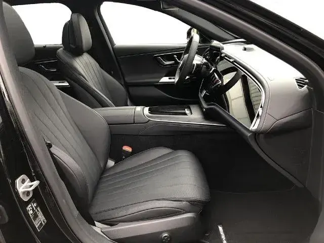 Gebraucht Mercedes E450 367 PS (269 kW) 2025 Metalliclack obsidianschwarz Kombi