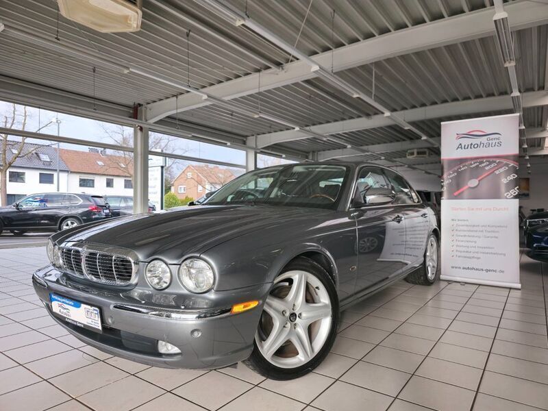 Grau Gebraucht 2005 Jaguar XJ6 Executive Limousine | 11.990 € (Teuer) - Bild 1/4