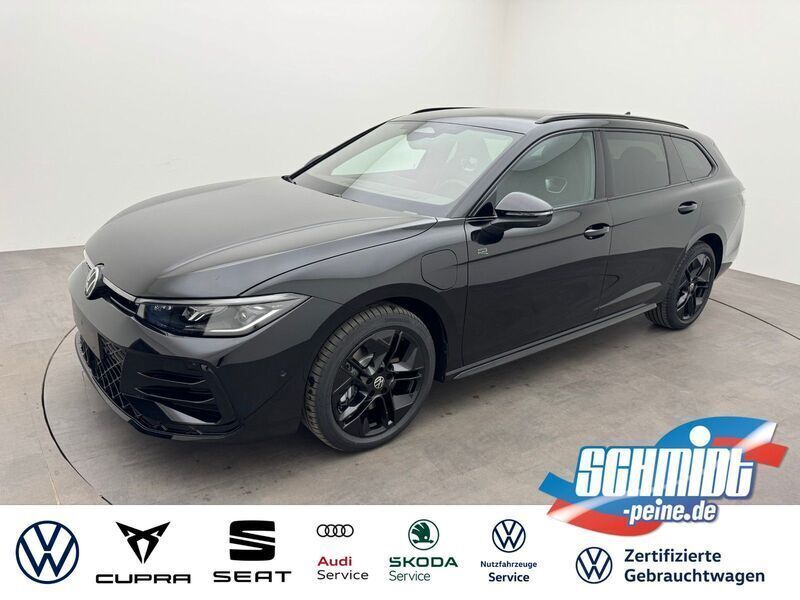 Black metallic Neu 2025 VW Passat R-line Kombi | 59.990 € (Fairer Preis) - Bild 1/4