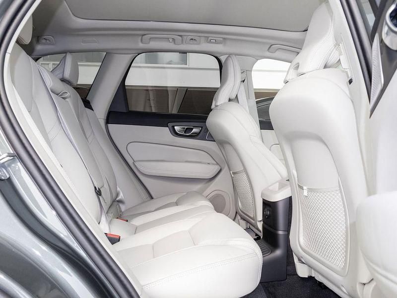 Usata Volvo XC60 Ultra 310 CV (228 kW) 2025 Forest lake / metallic SUV