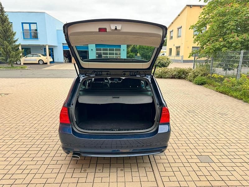 Gebraucht BMW 318 Exclusive 143 PS (105 kW) 2012 Kombi