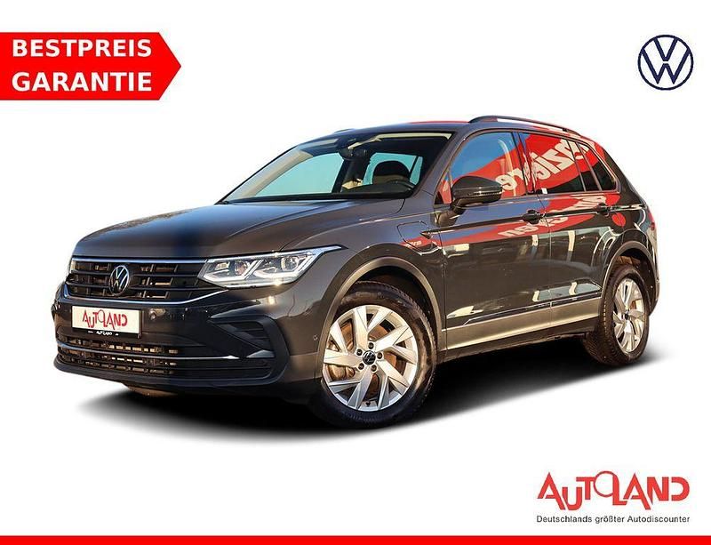 Grau Gebraucht 2023 VW Tiguan Life SUV | 31.950 € (Etwas zu teuer) - Bild 1/4