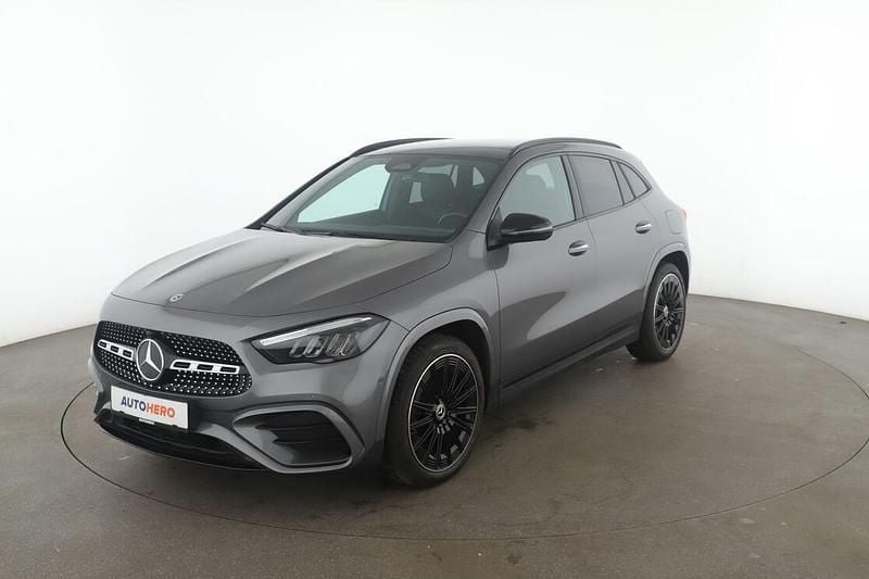 Grau Gebraucht 2023 Mercedes GLA200 AMG line SUV | 39.190 € (Fairer Preis) - Bild 1/3