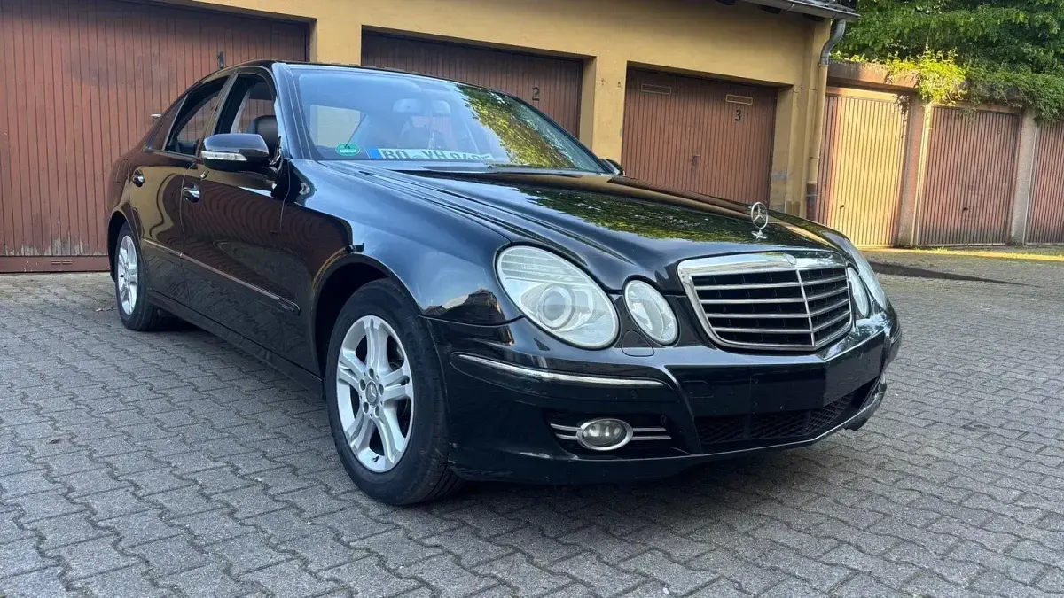 Usado Mercedes E220 170 CV (125 kW) 2008 Negro Berlina