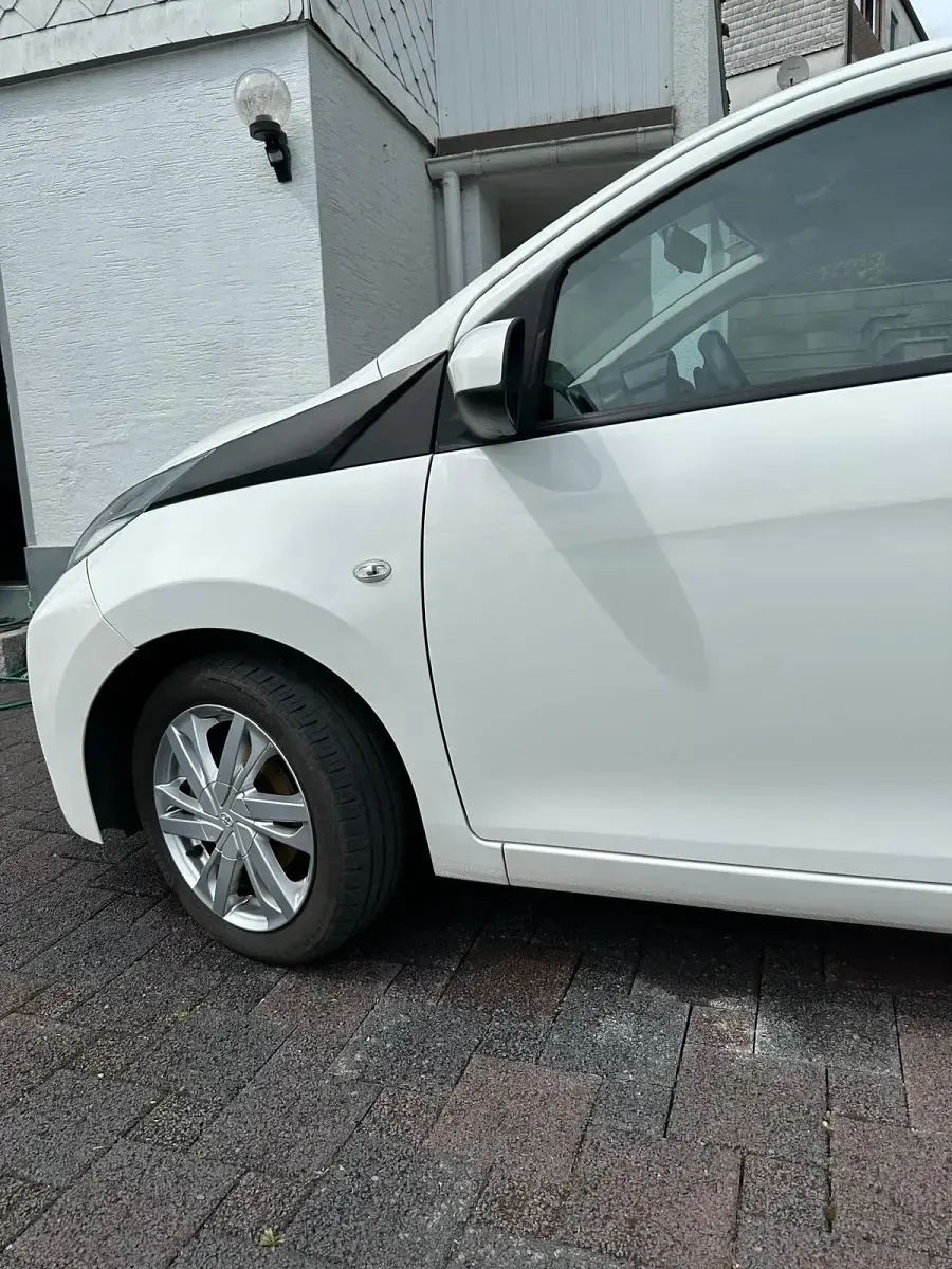 Gebraucht Toyota Aygo 69 PS (50 kW) 2017 Weiß Kleinwagen