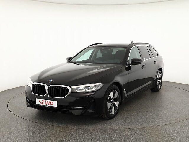 Schwarz ii (metallic) Gebraucht 2020 BMW 520 Kombi | 31.990 € (Fairer Preis) - Bild 1/4