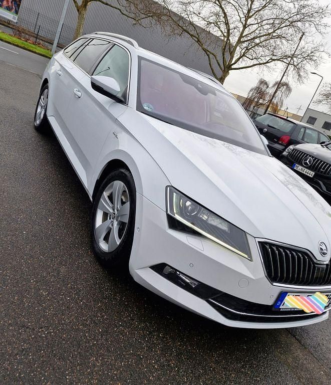 Gebraucht Skoda Superb LAURIN & KLEMENT 280 PS (205 kW) 2017 Weiß Kombi