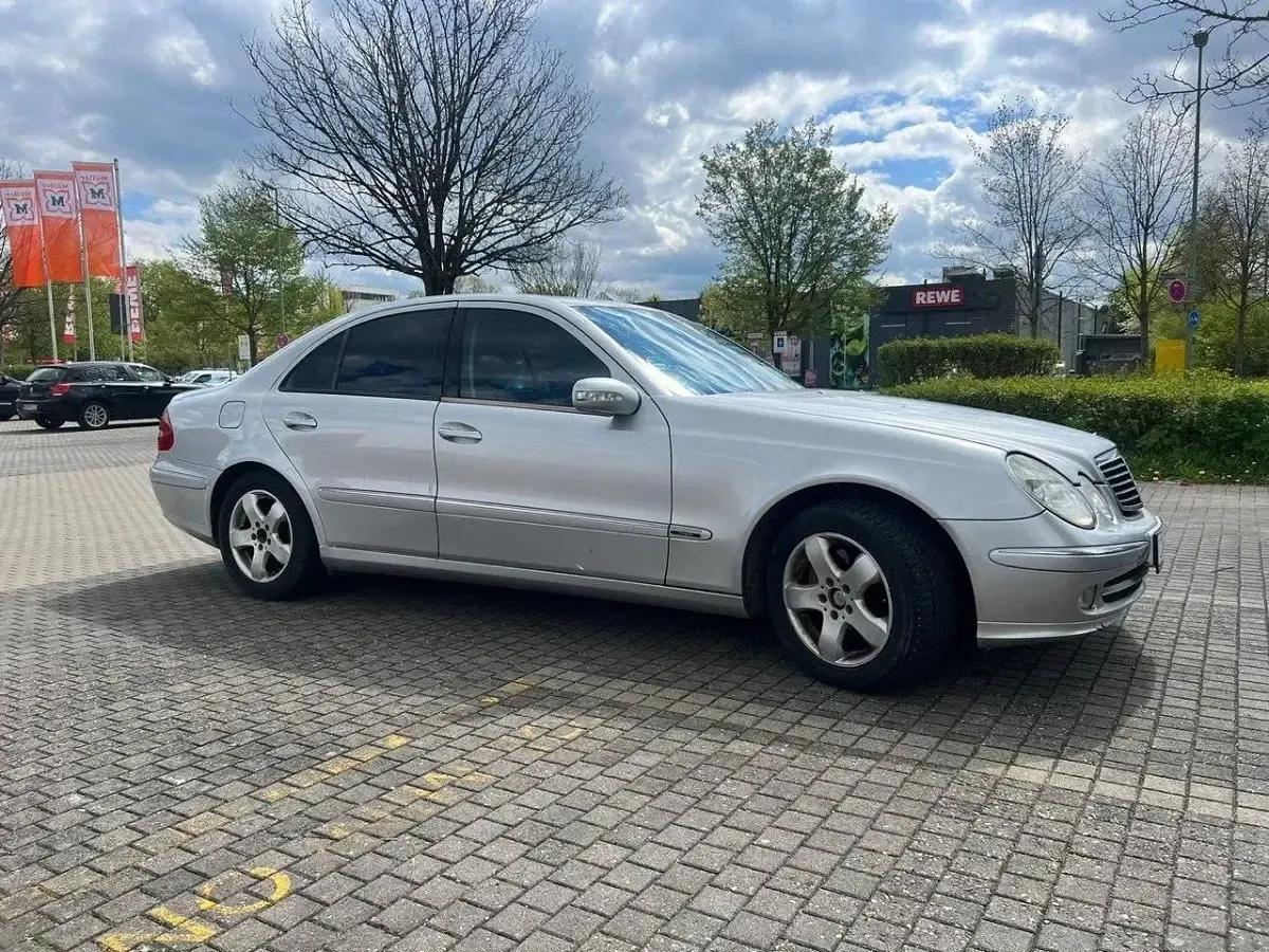 Brugt Mercedes E320 Avantgarde 204 HK (150 kW) 2004 Sølv Sedan