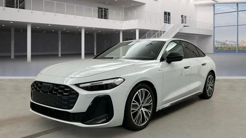 Second-hand Audi A5 S-line plus 204 CP (150 kW) 2025 Alb Berlinǎ