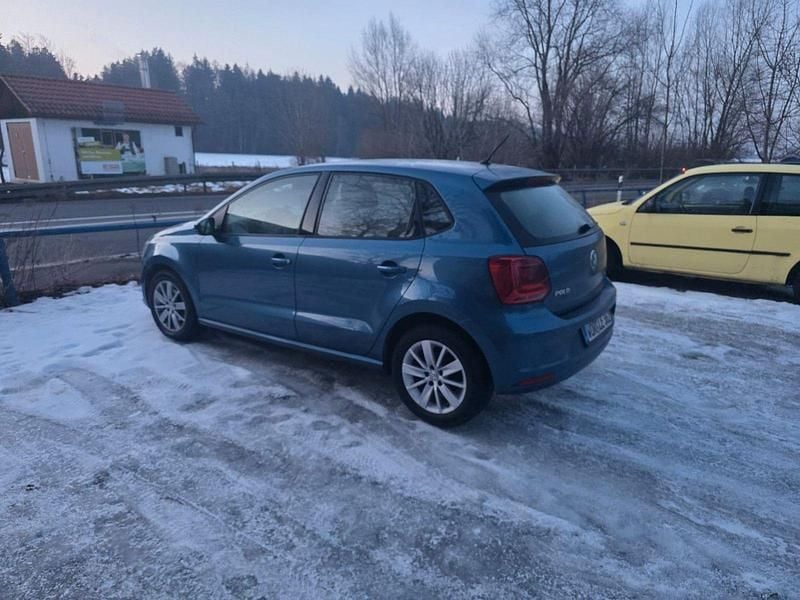 Gebraucht VW Polo Comfortline 75 PS (55 kW) 2014 Blau Kleinwagen