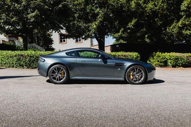 Gebraucht Aston Martin V8 Vantage 500 PS (367 kW) 2016 Grün Cabrio