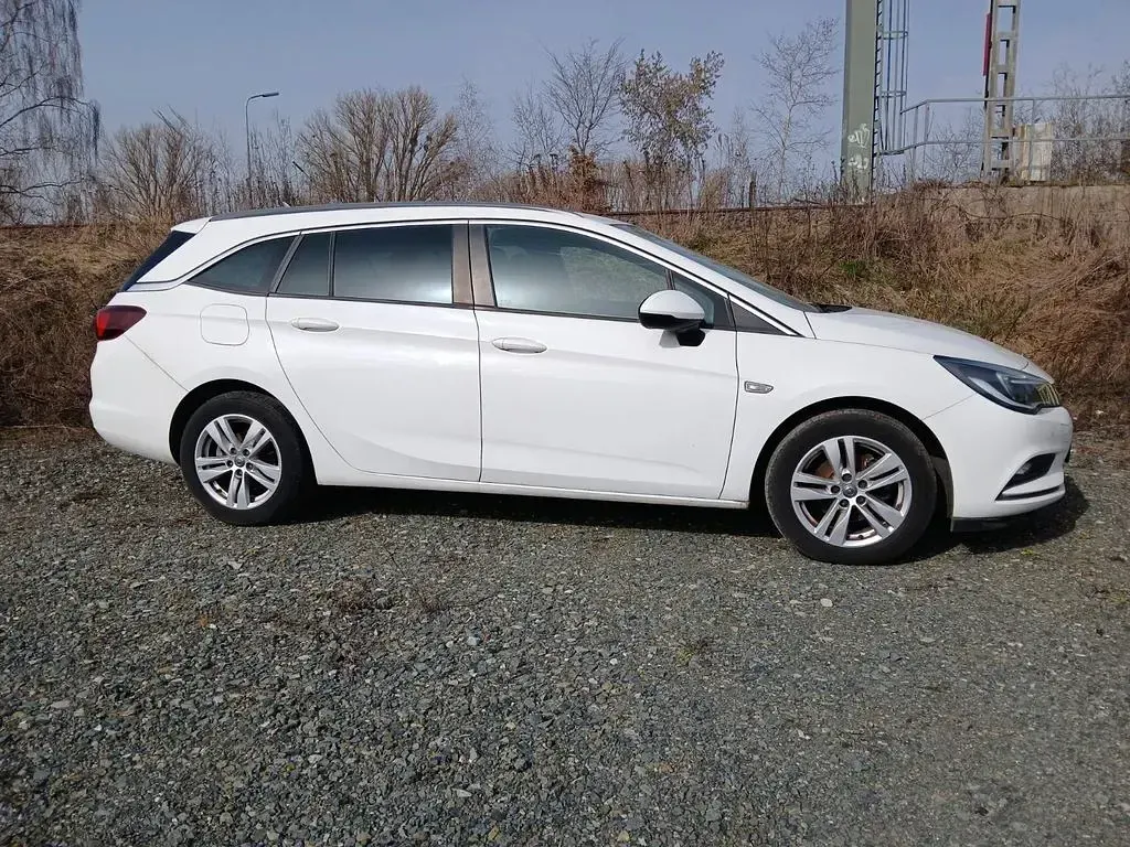 Usado Opel Astra Business 110 HP (80 kW) 2018 Branco Carrinha