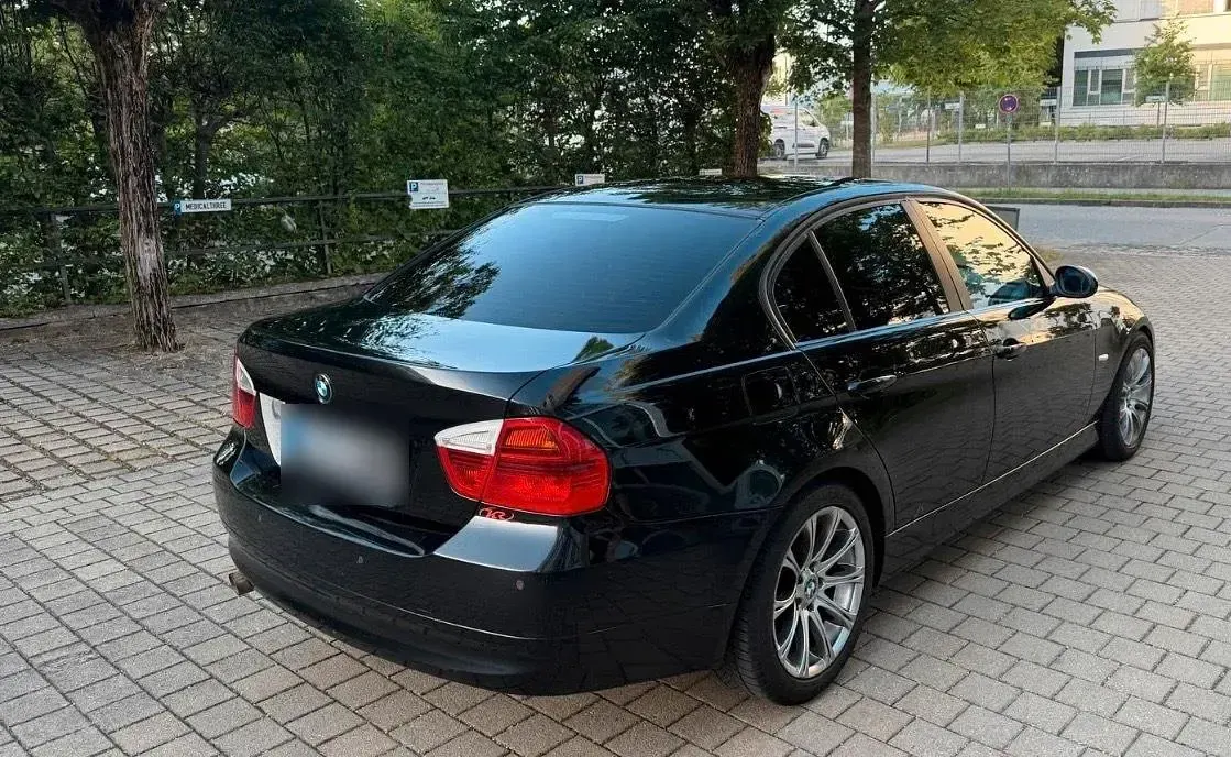 Gebraucht BMW 320 163 PS (119 kW) 2006 Schwarz Limousine