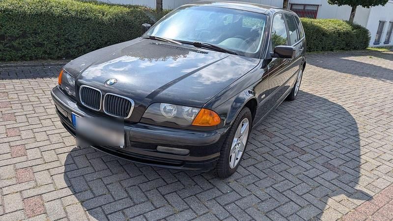 Schwarz Gebraucht 2001 BMW 325 Basis Kombi | 2.000 € (Fairer Preis) - Bild 1/4