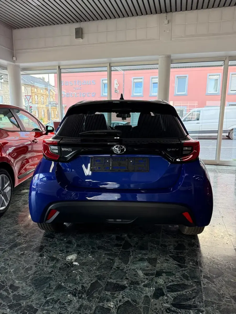 Neu Toyota Yaris Style 92 PS (67 kW) 2025 Blau Kleinwagen