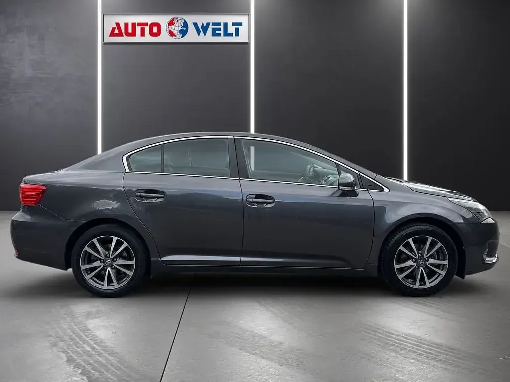 Gebraucht Toyota Avensis Edition 132 PS (97 kW) 2013 Grau Limousine