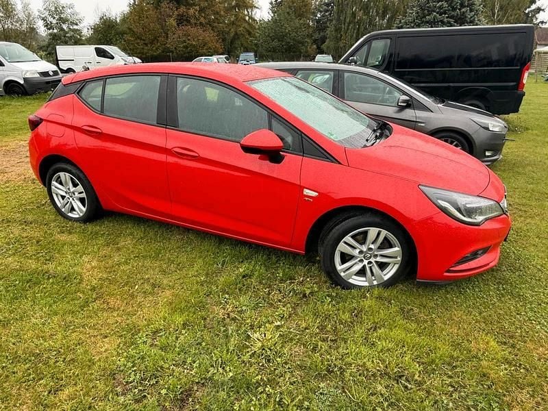 Rot Gebraucht 2018 Opel Astra Limousine | 6.050 € (Superpreis) - Bild 1/4