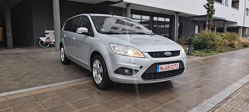 Grau Gebraucht 2010 Ford Focus Kombi | 1.800 € (Superpreis) - Bild 1/4