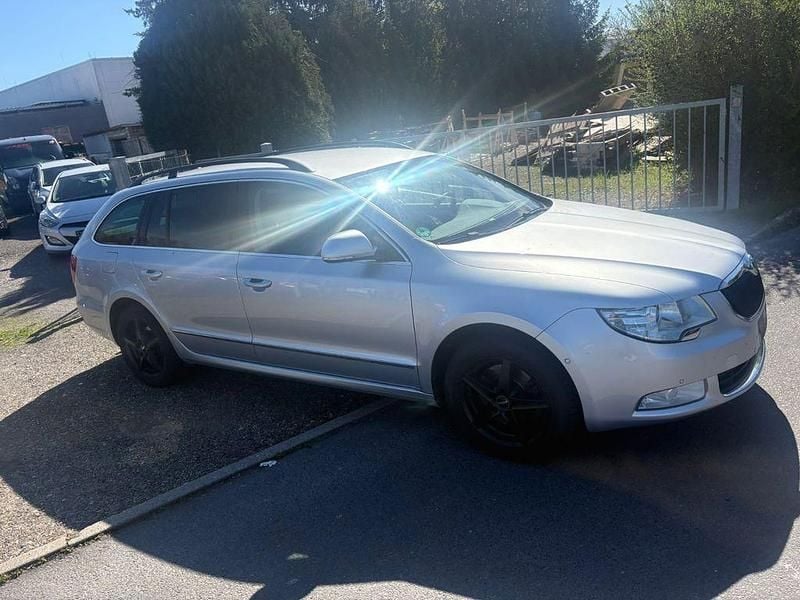 Gebraucht Skoda Superb Ambition 200 PS (147 kW) 2012 Silber Kombi