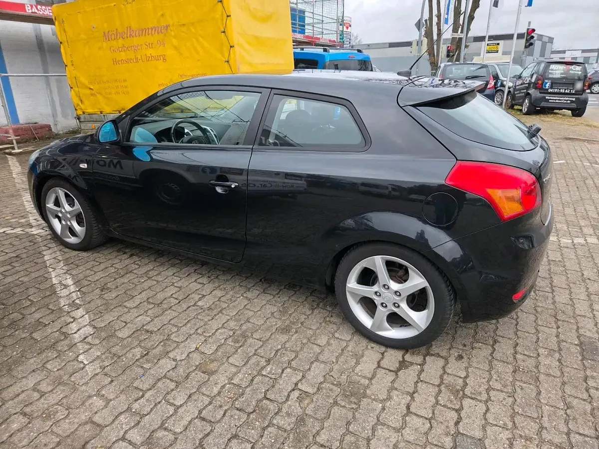 Używany Kia Ceed 122 KM (89 kW) 2008 Czarny Hatchback