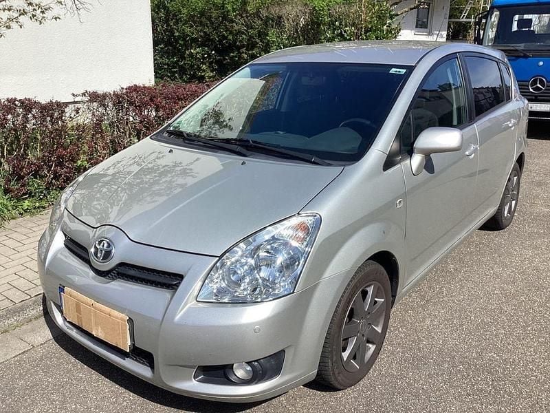 Gebraucht Toyota Corolla Verso Team 129 PS (94 kW) 2009 Silber Van / Kleinbus