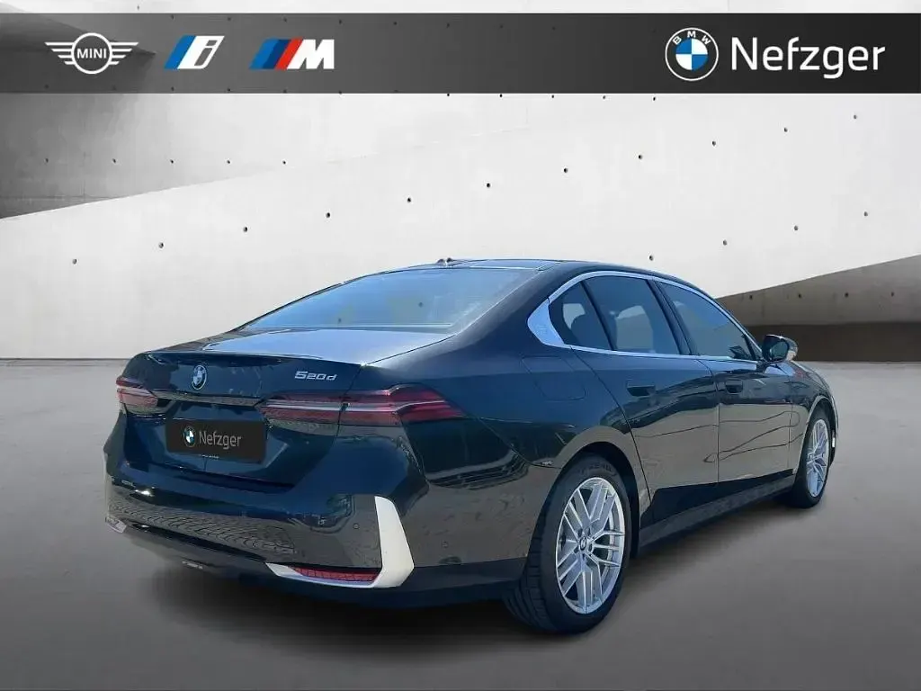 Gebraucht BMW 520 Sport Line 197 PS (144 kW) 2025 Sophistograu brillanteffekt me Limousine