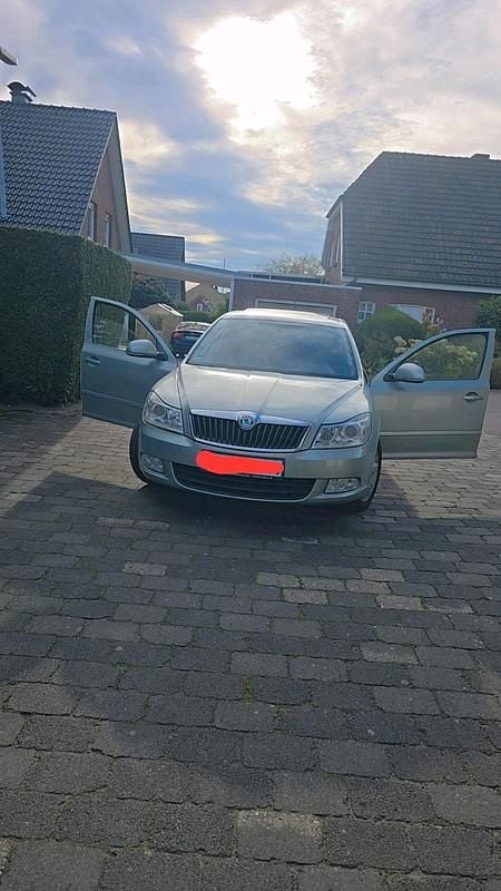 Gebraucht Skoda Octavia 105 PS (77 kW) 2012 Grün Limousine