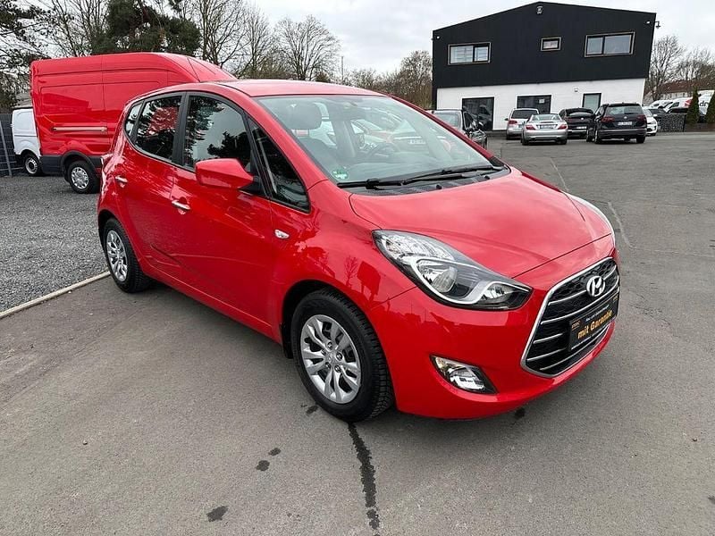 Gebraucht Hyundai i20 Trend 125 PS (91 kW) 2018 Rot Van / Kleinbus