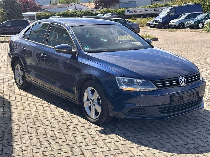 Gebraucht VW Jetta Comfortline 105 PS (77 kW) 2012 Blau Limousine