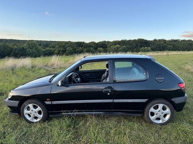Schwarz Gebraucht 1994 Peugeot 306 Limousine | 5.400 € - Bild 1/4